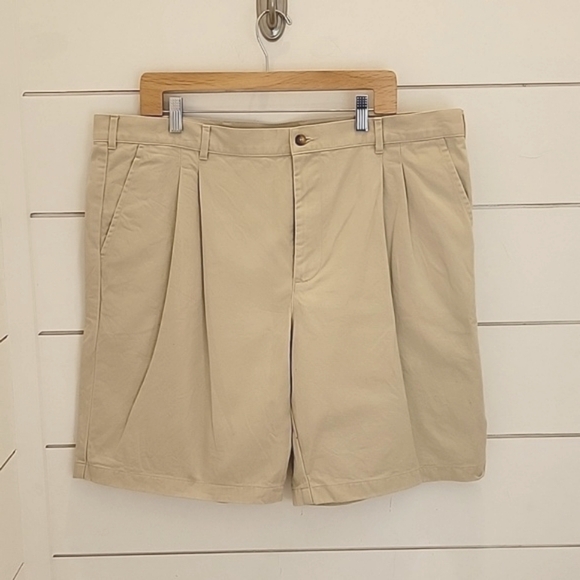 GREG NORMAN size 40 pleated khaki chino shorts - Picture 1 of 4